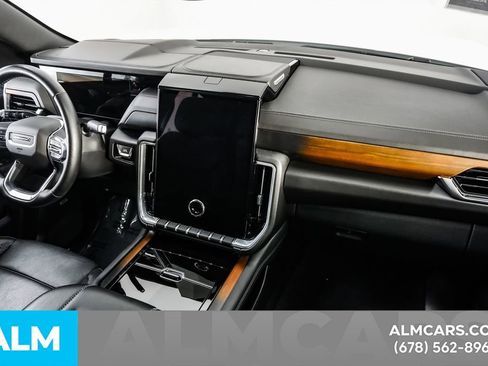 Used 2025 GMC Yukon XL Denali RWD image 24