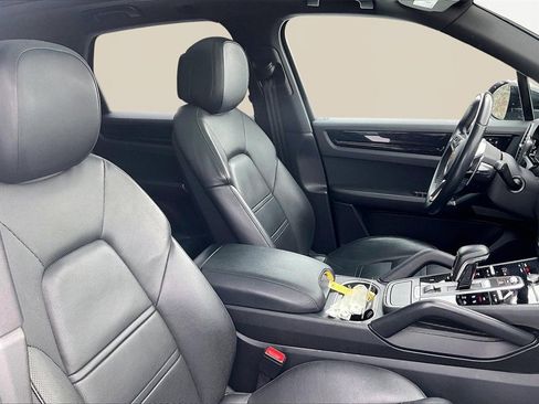 Used 2019 Porsche Cayenne image 30