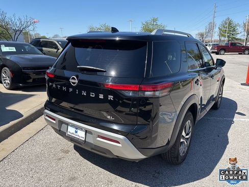 Used 2025 Nissan Pathfinder SL FWD image 25