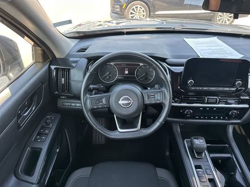 Used 2025 Nissan Pathfinder SV FWD image 10