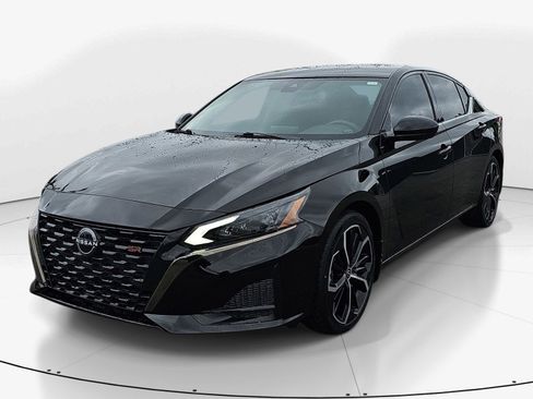 Used 2023 Nissan Altima 2.5 SR FWD image 8