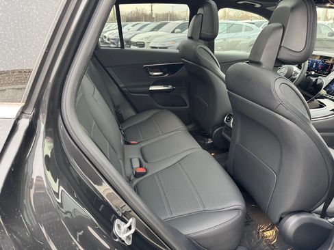 Used 2025 Mercedes-Benz GLC 300 4MATIC image 21