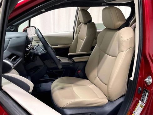 Used 2022 Toyota Sienna XLE w/ XLE Plus Package AWD/4WD image 25