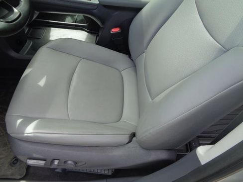 Used 2021 Toyota Sienna XLE FWD image 19