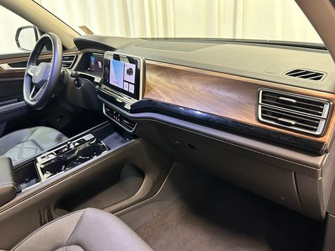 Used 2024 Volkswagen Atlas SE AWD/4WD image 22