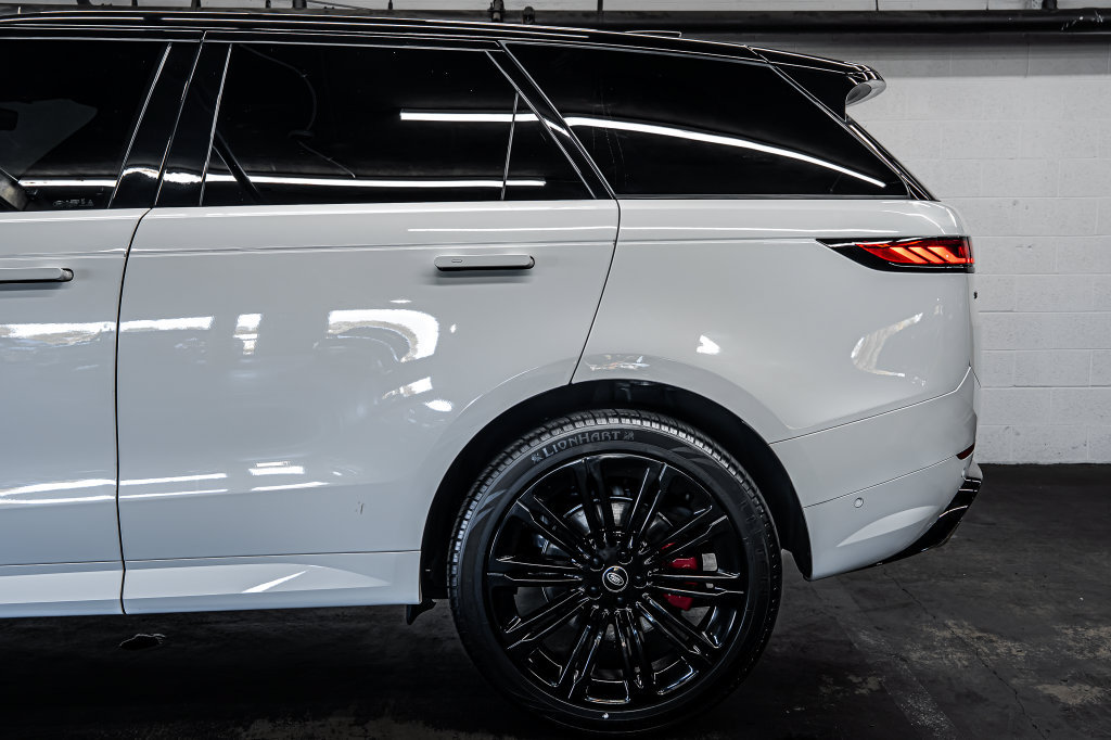 Used 2024 Land Rover Range Rover Sport Dynamic SE AWD/4WD image 13