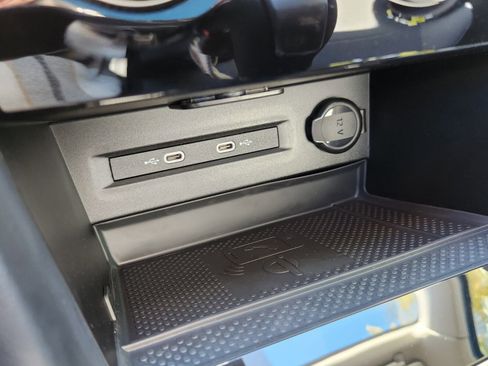 New 2024 Volkswagen Taos SE image 15