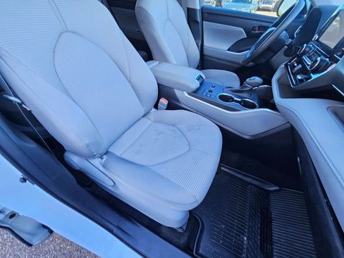 Used 2023 Toyota Highlander L image 56