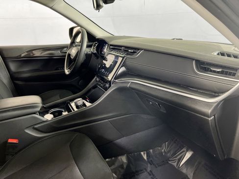 Used 2023 Jeep Grand Cherokee L Laredo image 28