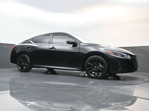 Used 2025 Nissan Sentra SR w/ SR Premium Package FWD image 21