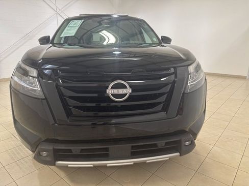 Used 2022 Nissan Pathfinder SL w/ SL Black Package image 9