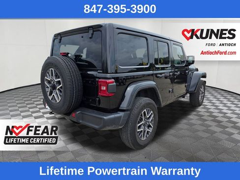 Used 2025 Jeep Wrangler Unlimited Sahara AWD/4WD image 7