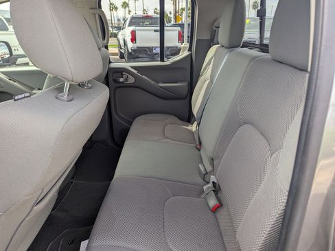 Certified 2020 Nissan Frontier SV w/ Midnight Edition Floor Mats image 9