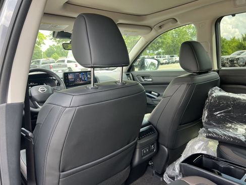 New 2026 Nissan Pathfinder Platinum FWD image 20