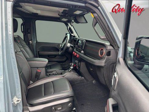 Used 2024 Jeep Gladiator Rubicon w/ Convenience Group AWD/4WD image 10