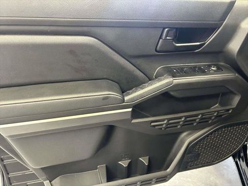 Certified 2024 Toyota Tacoma SR5 AWD/4WD image 17