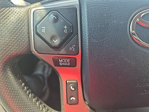Used 2019 Toyota Tacoma SR5 AWD/4WD image 14