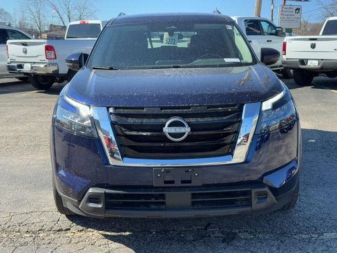 Used 2025 Nissan Pathfinder SV image 7