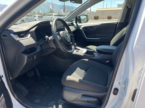 Used 2025 Toyota RAV4 LE AWD/4WD image 10