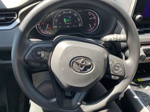 Used 2025 Toyota RAV4 XLE FWD image 19