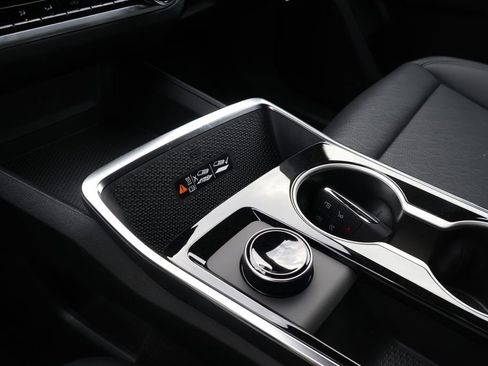 New 2026 Chevrolet Equinox LT w/ Convenience Package II image 32