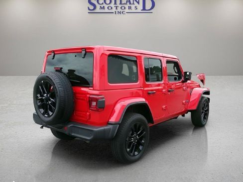 Used 2025 Jeep Wrangler Unlimited Sahara w/ Safety Group AWD/4WD image 6