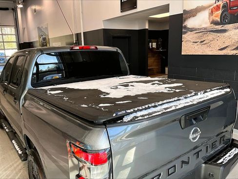 Used 2023 Nissan Frontier SV w/ Midnight Edition Package image 25