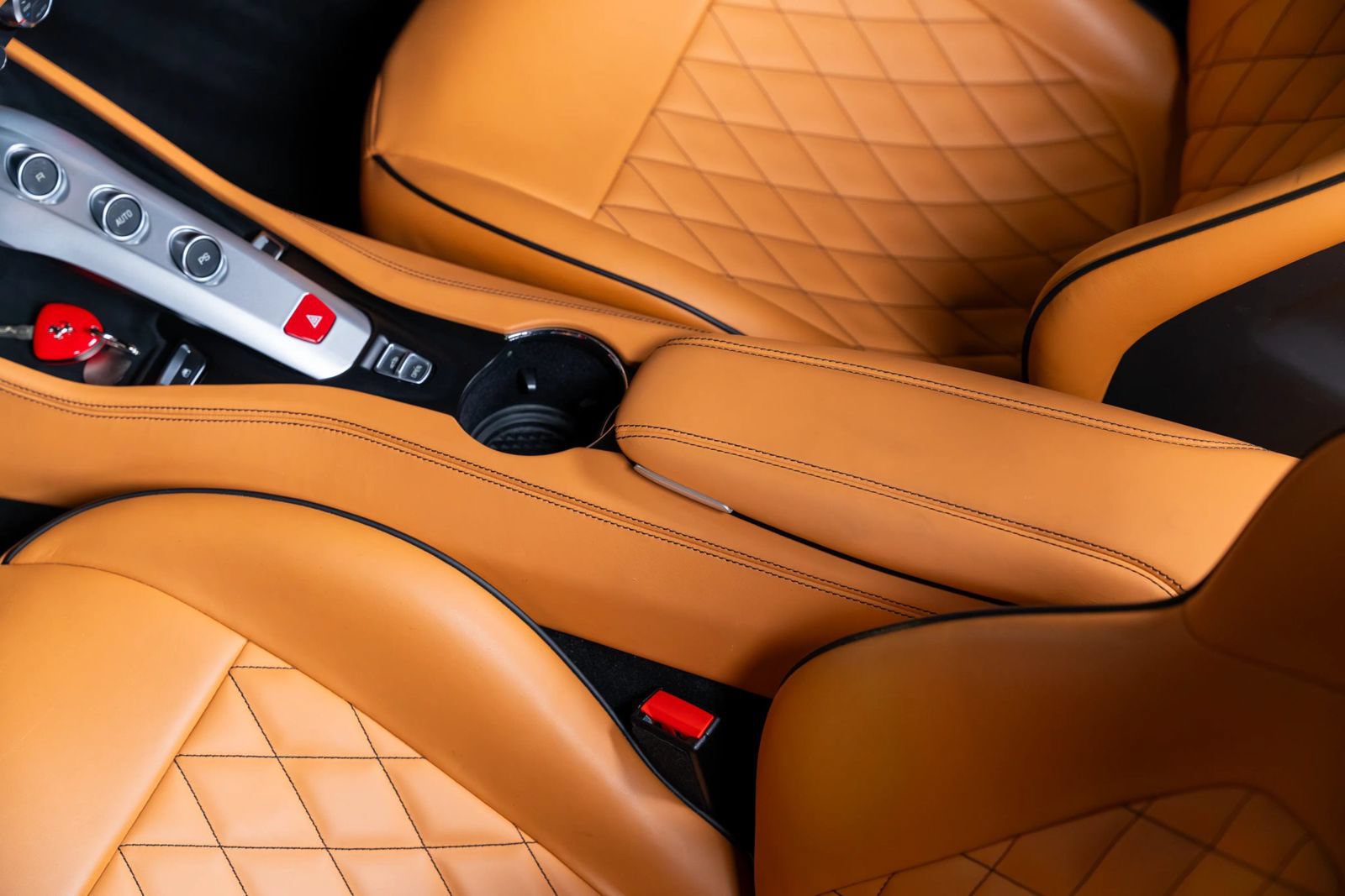 Used 2015 Ferrari California T RWD image 88