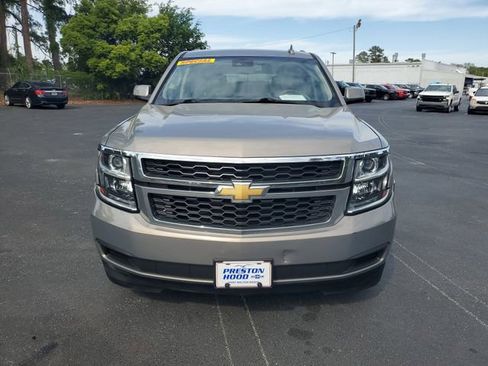 Used 2019 Chevrolet Suburban LT RWD image 2