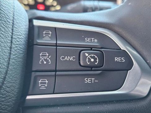 Used 2023 Jeep Compass Limited image 15