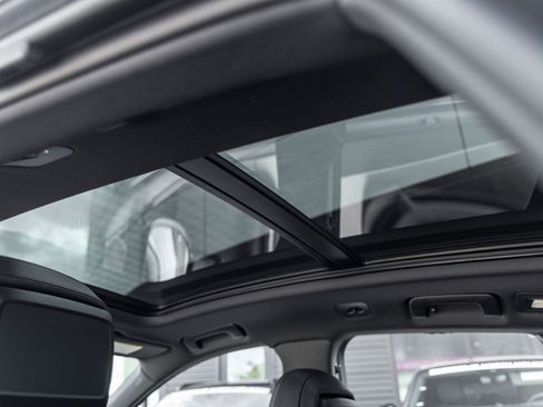 Certified 2026 Porsche Macan S AWD/4WD image 24