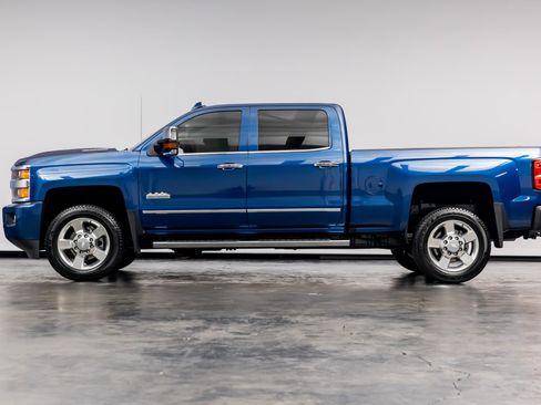 Used 2017 Chevrolet Silverado 2500 High Country w/ Duramax Plus Package AWD/4WD image 7
