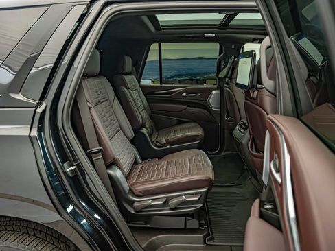 Used 2024 Cadillac Escalade Sport Platinum w/ Heavy-Duty Trailer Package AWD/4WD image 39