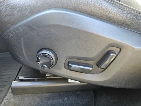 Used 2018 Volvo XC60 T5 Momentum w/ Convenience Package image 25