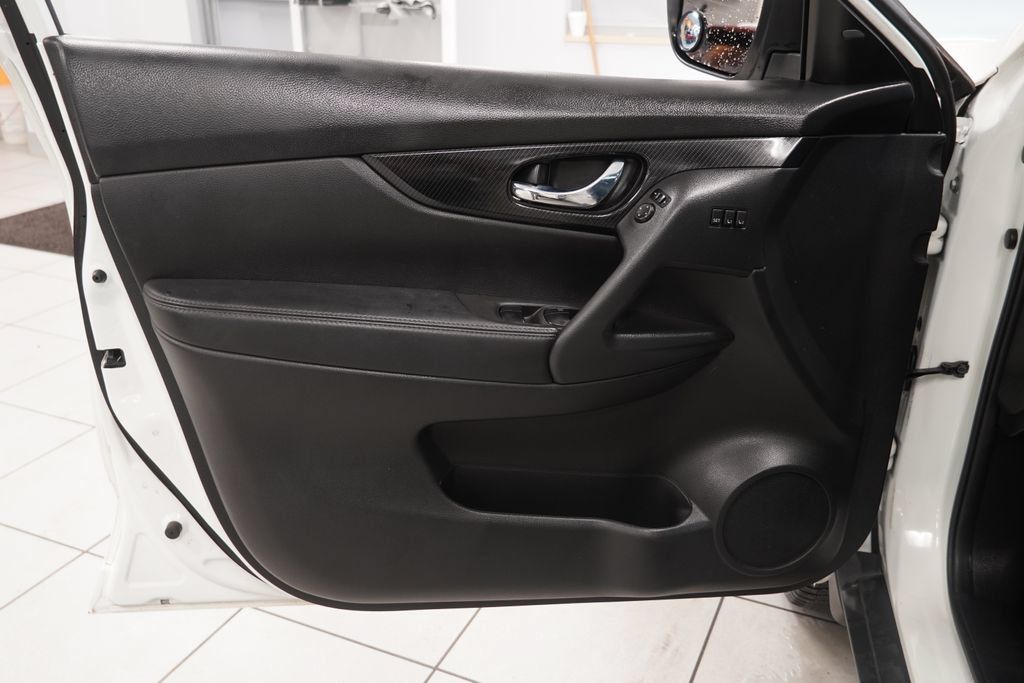 Used 2018 Nissan Rogue SL w/ Premium Package AWD/4WD image 18