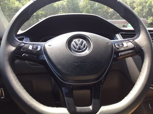Used 2020 Volkswagen Tiguan SE w/ Panoramic Sunroof Package AWD/4WD image 27