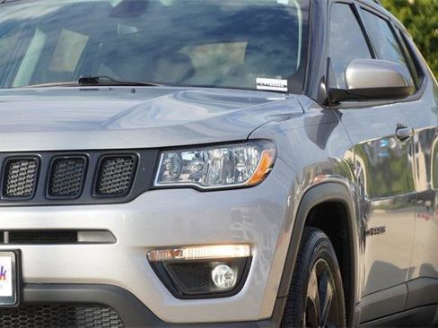 Certified 2020 Jeep Compass Latitude image 4