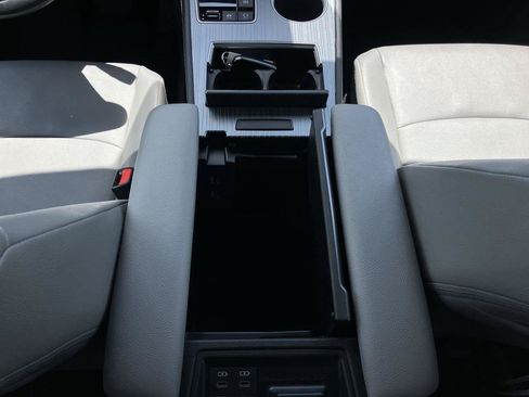 Used 2025 Toyota Sienna XLE w/ XLE Plus Package FWD image 18