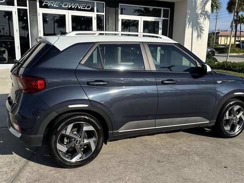 Used 2022 Hyundai Venue Limited image 5