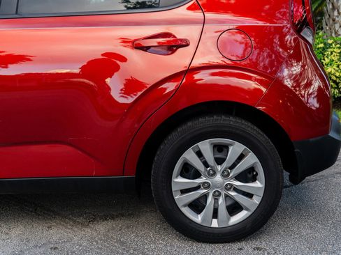 Used 2020 Kia Soul LX image 12