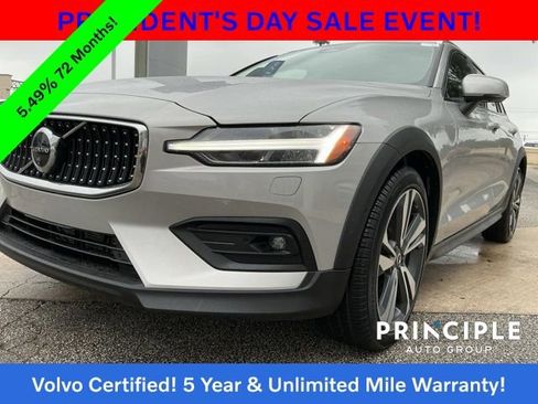 Certified 2025 Volvo V60 B5 Cross Country Plus image 13