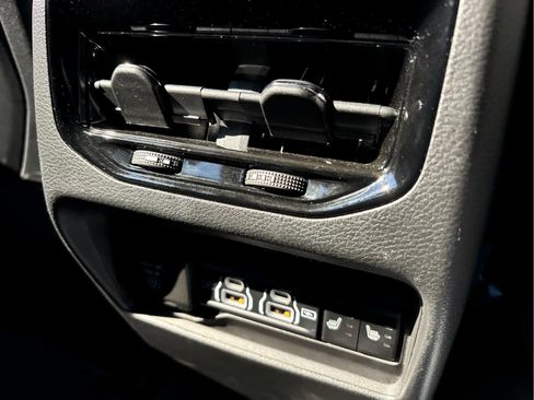 Used 2023 Jeep Grand Cherokee Limited image 30