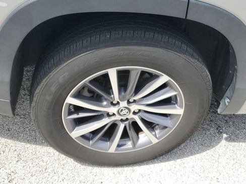 Used 2017 Toyota Highlander SE image 5