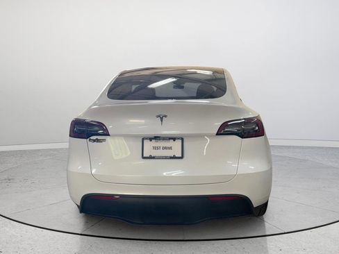 Used 2024 Tesla Model Y Long Range RWD image 7