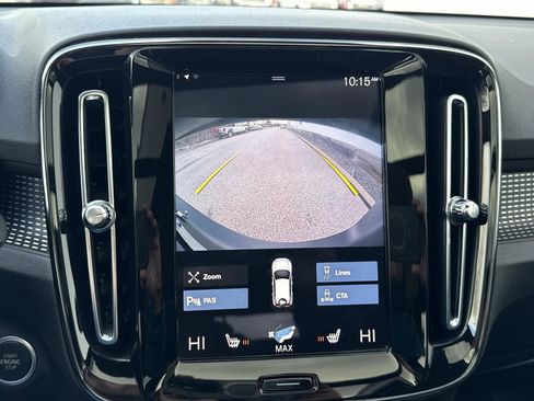 Used 2022 Volvo XC40 T5 R-Design image 18