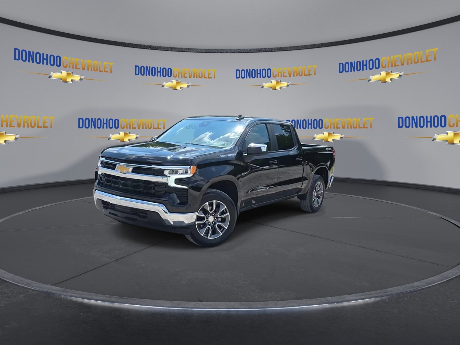 Used 2024 Chevrolet Silverado 1500 LT AWD/4WD image 8
