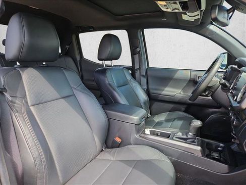 Used 2021 Toyota Tacoma TRD Sport w/ TRD Premium Sport Package image 21