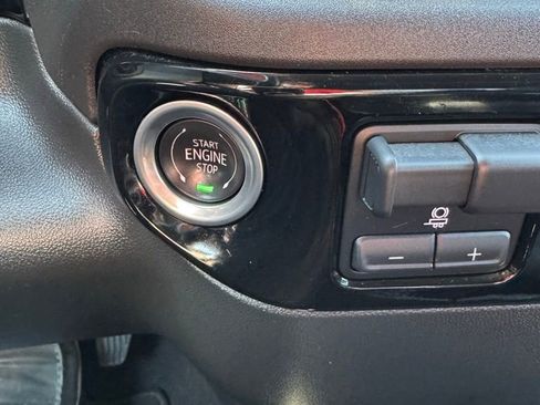 Used 2025 GMC Sierra 1500 SLT image 22