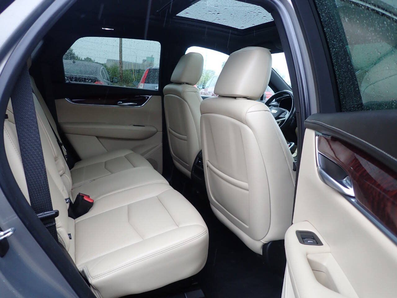 Used 2018 Cadillac XT5 Luxury w/ Trailering Package AWD/4WD image 11