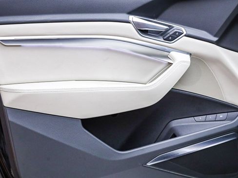 Used 2021 Audi e-tron Premium Plus w/ Premium Plus Package image 21